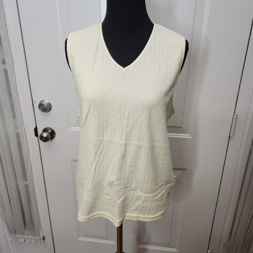 Liz Claiborne Pale‎ Yellow Sleeveless Tank  Size Large